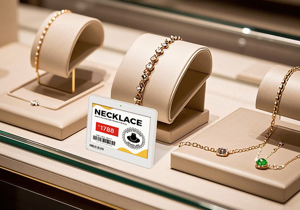 Jewelry Displays for Retail Stores: Merging Aesthetics with Digital Screen