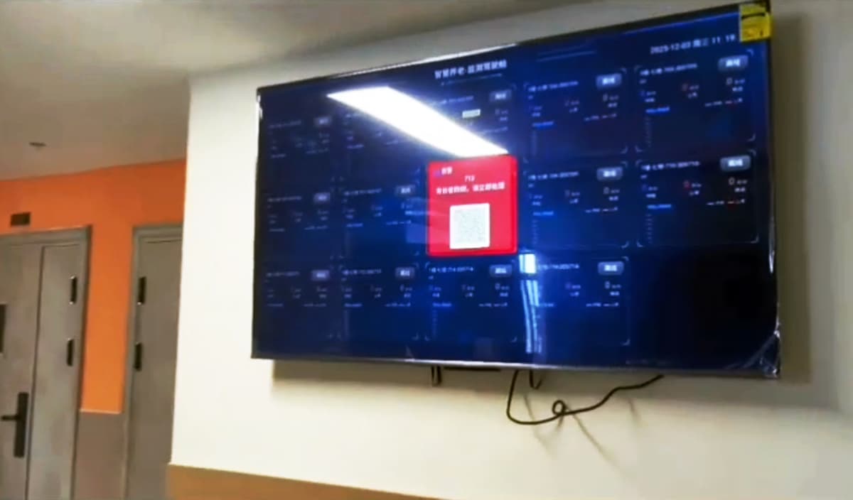 nurses’ station display screens.jpg